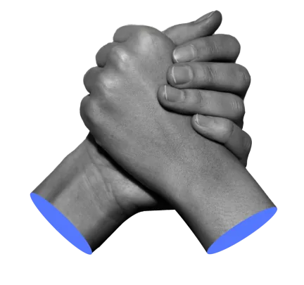 Imagen en blanco y negro de dos manos entrelazadas con resaltados azules, simbolizando unidad, colaboración y valores compartidos.